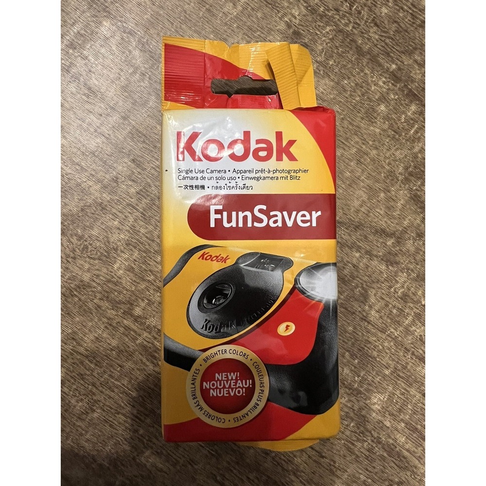 Kodak‎ FunSaver 35mm Single Use Film Camera Develop by 05/2010 Flash 27 Exp